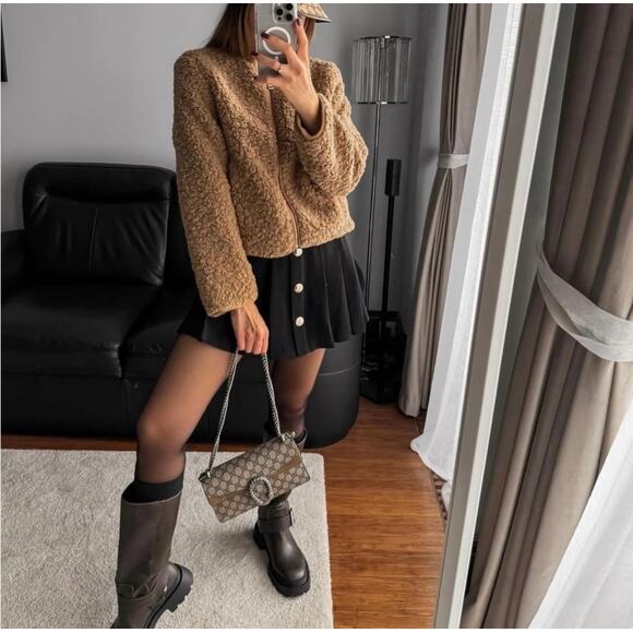 ZARA BLOGGER FAVORITE SHORT FAUX SHEARLING JACKET - Picture 4 of 12